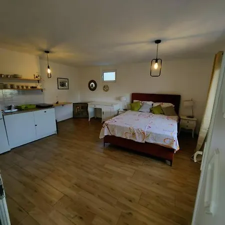 דירה Studio Apartman Centar חוואר